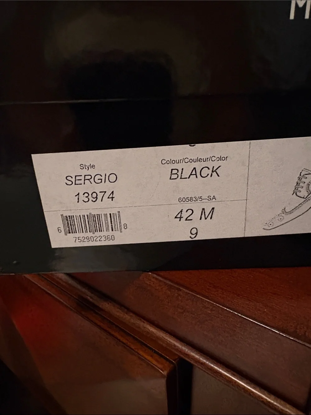 Magnanni Black Leather Brogue Wingtip Oxfords
